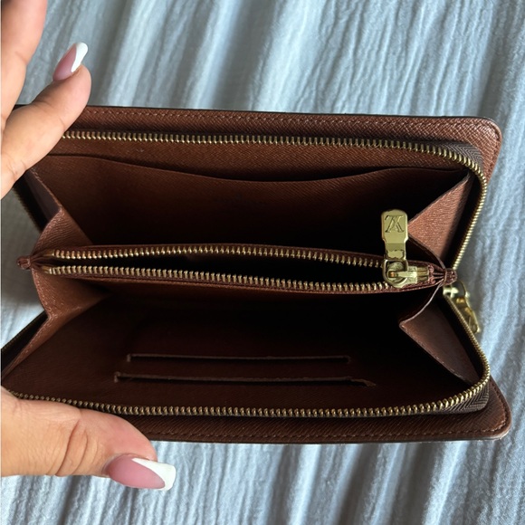 Louis Vuitton Zippy Wallet - Picture 2 of 4